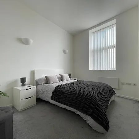 Modern Luxury In Manchester Exterior photo