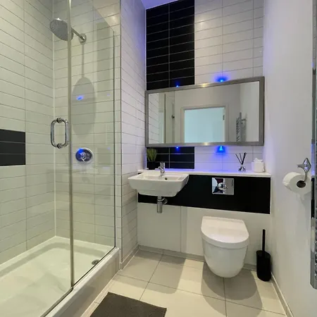 Modern Luxury In Manchester Exterior photo