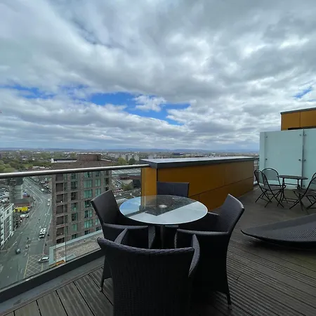 Modern Luxury In Manchester Exterior photo